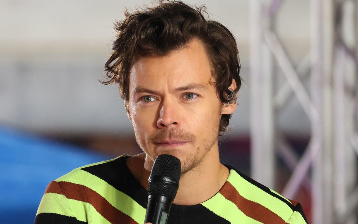 Harry Styles arbeitet seit Jahren als erfolgreicher Sänger und baut sich auch als Schauspieler ein zweites Standbein auf. Nun fungierte er bei einem Konzert im Madison Square Garden als Liebescoach. (Bild: 2022 Getty Images/Dia Dipasupil)