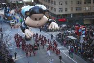 A float makes its way down 6th Ave. during the 87th Macy's Thanksgiving day parade in New York November 28, 2013. REUTERS/Carlo Allegri (UNITED STATES - Tags: ENTERTAINMENT BUSINESS SOCIETY)