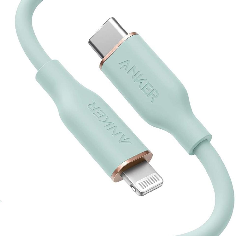 76) Powerline III Flow USB-C to Lightning Cable
