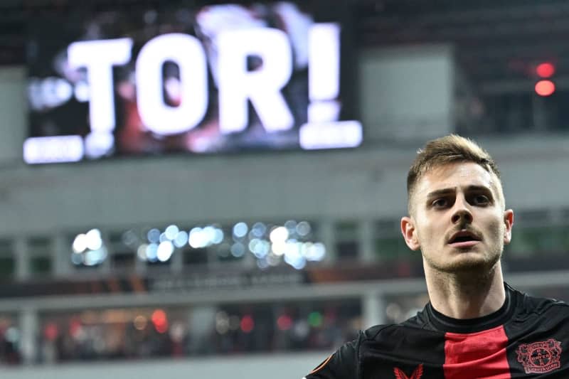 Leverkusen's Josip Stanisic (R) celebrates scoring his side's second goal during the UEFA Europa League semi-final second leg match between Bayer Leverkusen and AS Roma in the BayArena. Bernd Thissen/dpa