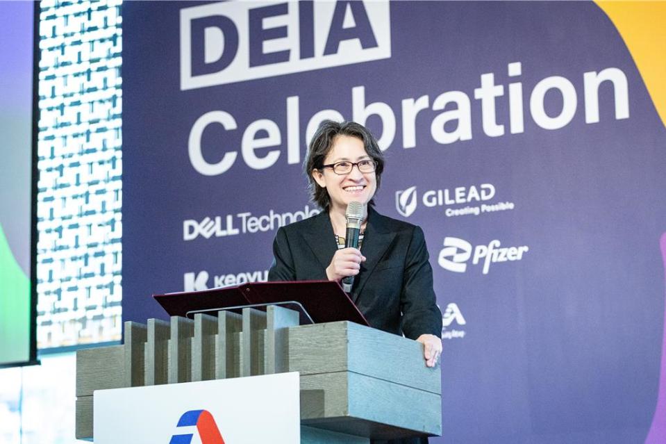 準副總統蕭美琴在首屆 DEIA (多元、平等、包容和可及性) 慶祝論壇致詞。圖／AmCham提供