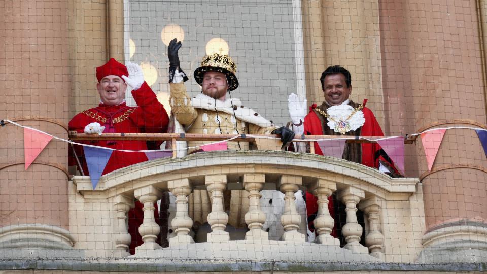 Actors portraying Wolsey and Henry VIII with the Ipswich mayor