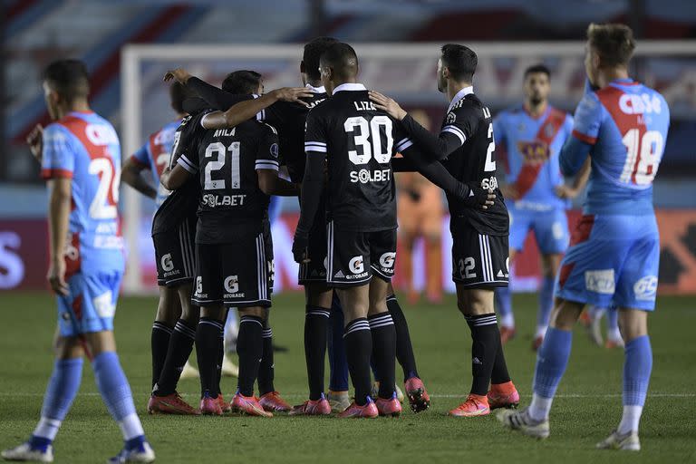 Sporting Cristal le empató a Arsenal y lo dejó sin Copa