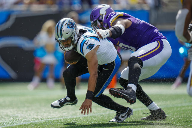 Justin Jefferson's 2 TDs, D.J. Wonnum's 51-yard fumble return lift Vikings  over Panthers 21-13 -  5 Eyewitness News