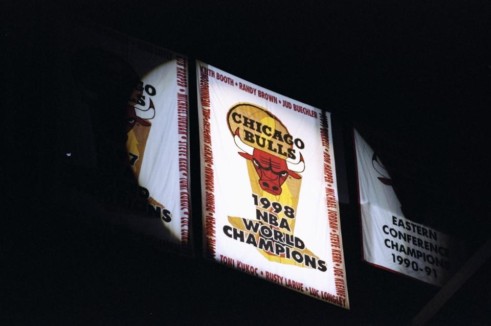 9 Feb 1999: A general view of the Chicago Bulls 1998 Championship Banner, as it is presented before the game against the Atlanta Hawks at the United Center in Chicago, Illinois. The Hawks defeated the Bulls 87-71.  Mandatory Credit: Jonathan Daniel  /Allsport