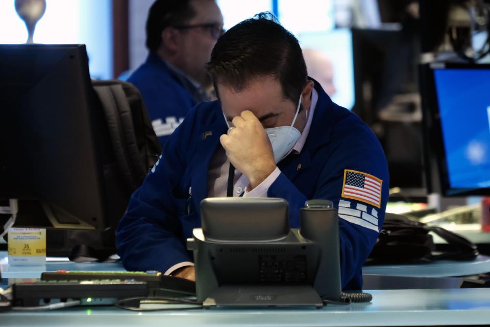 Traders work on the floor of the New York Stock Exchange (NYSE) on May 18, 2022 in New York City. The Dow Jones Industrial Average fell over 1000 points as markets continue their volatile trend. (Photo by Spencer Platt/Getty Images)