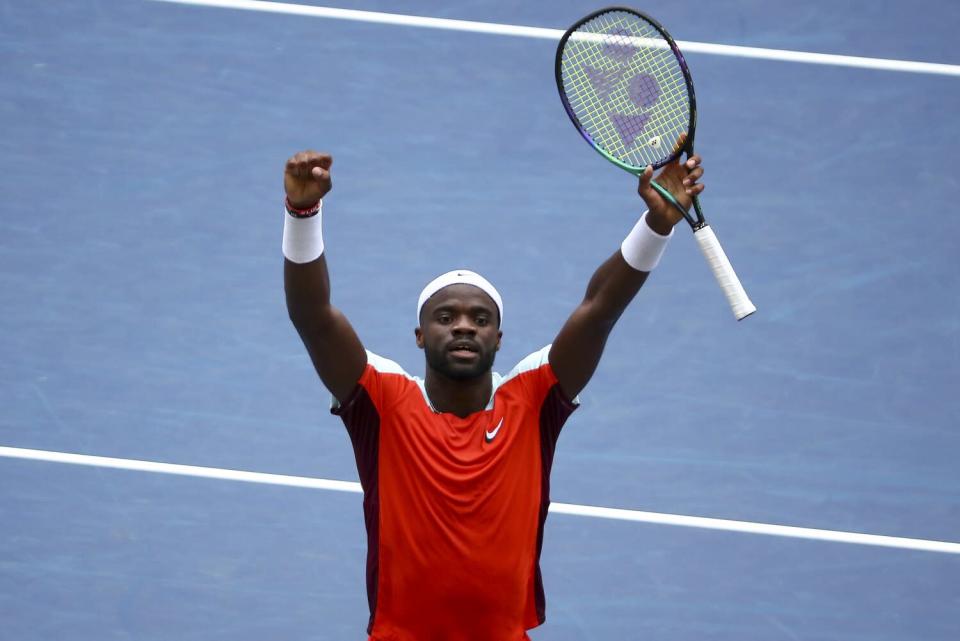 Frances Tiafoe reacciona tras ganar un punto durante la tercera ronda del US Open.