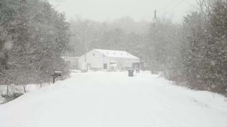 El duro invierno canadiense no parecer detener el flujo de personas que llegan por la carretera de Roxham