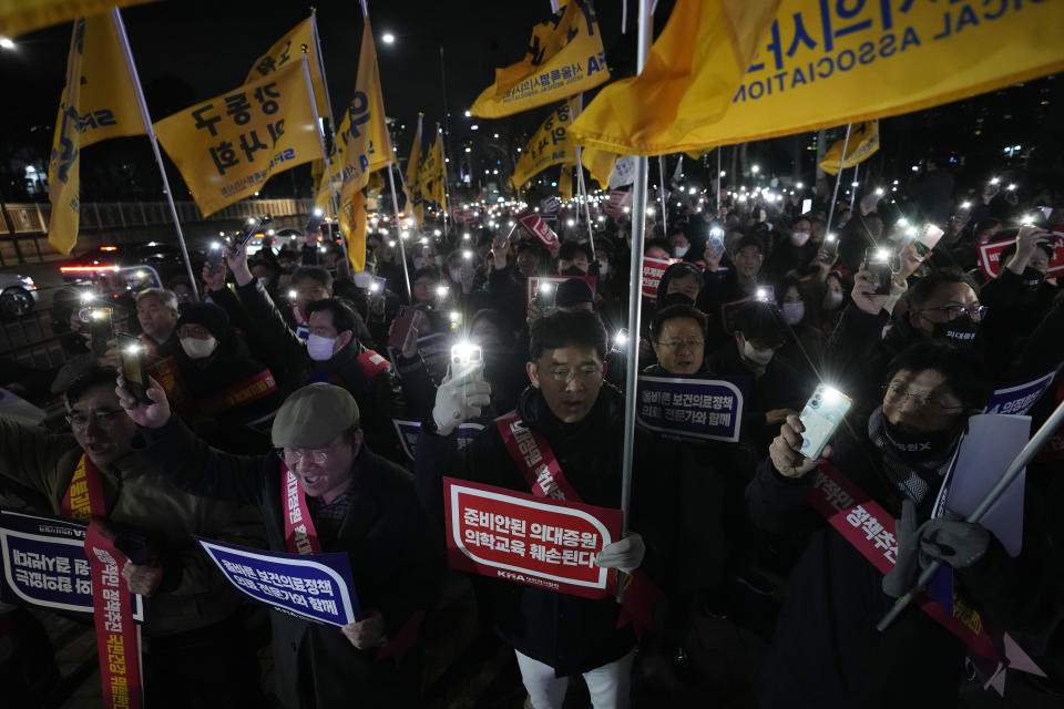 FILE - Doctors stage a rally against the government's medical policy near the presidential office in Seoul, South Korea, Thursday, Feb. 15, 2024. Trainee doctors in South Korea began resigning en masse Monday, Feb. 19, in protest of a government medical policy, causing reported delays in surgeries and other treatments at hospitals though no major disruption in the country's medical service has yet occurred.(AP Photo/Ahn Young-joon, File)