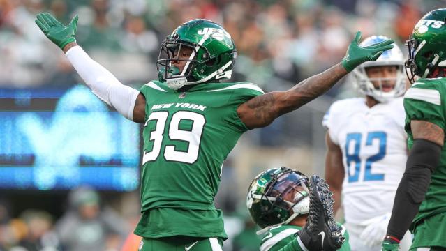 New York Jets safety Will Parks (39) defends against the Chicago Bears  during an NFL football game Sunday, Nov. 27, 2022, in East Rutherford, N.J.  (AP Photo/Adam Hunger Stock Photo - Alamy