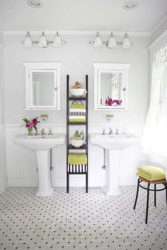 28 Bathroom Towel Storage Ideas That Are Pretty and Practical