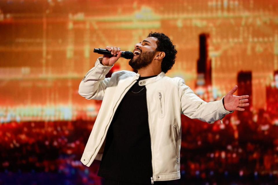 Brazilian vocalist Gabriel Henrique floored the judges during the eighth round of auditions Tuesday night, winning Sofía Vergara's Golden Buzzer.