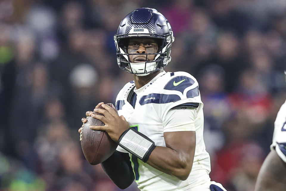 Seattle Seahawks quarterback Geno Smith (7) looks for a receiver during an NFL football game against the Tampa Bay Buccaneers on Nov. 13, 2022. (AP)