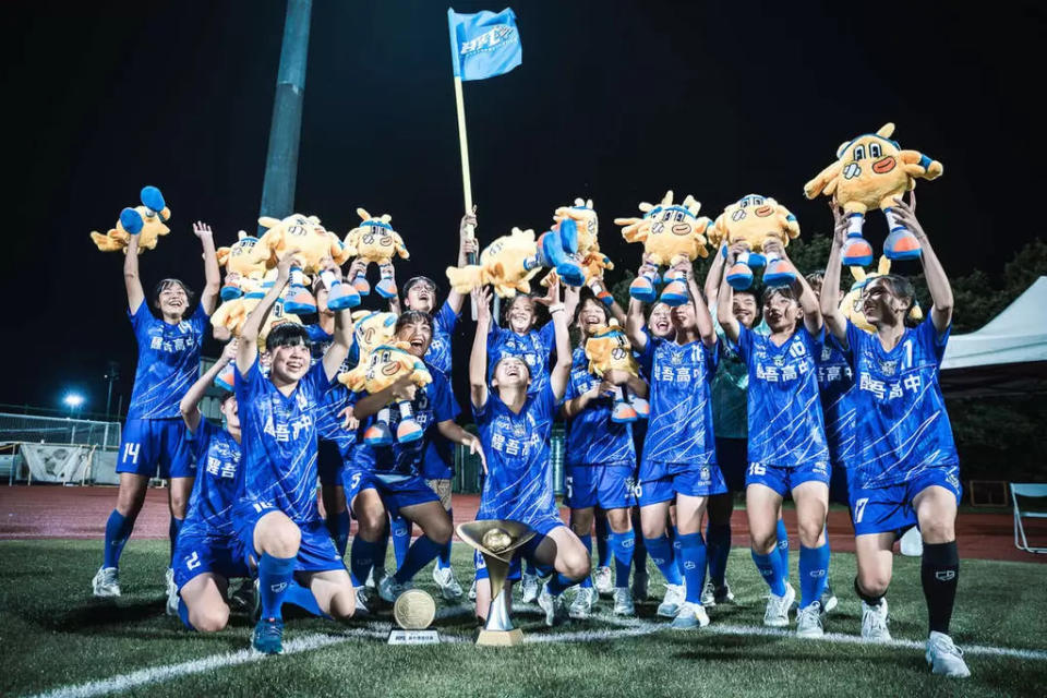 112學年度中等學校足球聯賽11人制，新北醒吾奪下國女組冠軍。高中體總提供