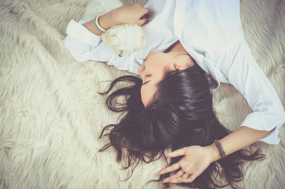 睡前房內的冷氣可以調到舒眠模式，可以睡得舒服又省電。