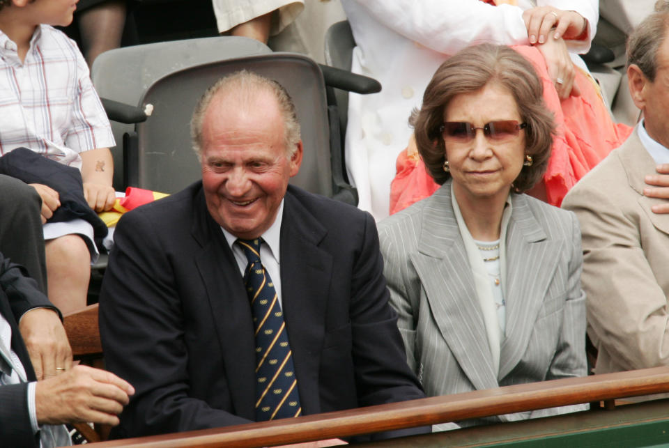 Spanish King Juan Carlos and his wife Sofia watch the men's final match between Argentina's Mariano Puerta and Spain's Rafael Nadal of the French Open tennis tournament, at the Roland Garros stadium, Sunday June 5, 2005 in Paris. (Photo by Stephane Cardinale/Corbis via Getty Images)