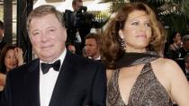 Und auch William Shatner ist Mitglied im 30-Jahre-Club - und das seit 2001. Er war 70, als er die 40-jährige Elizabeth Anderson Martin zur Frau nahm. Die Trauer brachte sie einander näher: Shatner hatte 1999 seine dritte Ehefrau Nerine verloren, Anderson 1997 ihren ersten Ehemann Michael. (Bild: Getty Images)