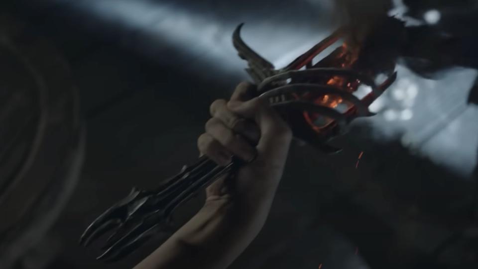 Theo's hilt reforms into a full sword on The Rings of Power