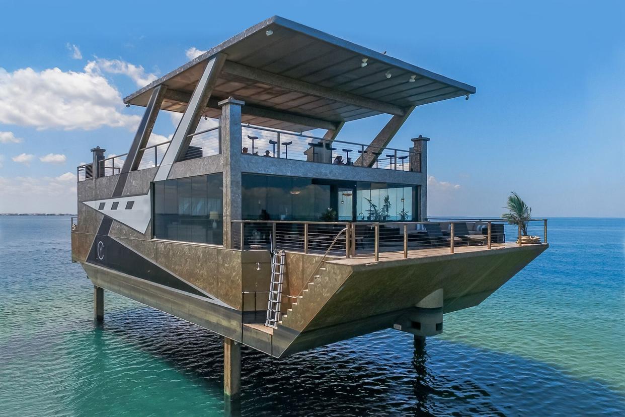 Exterior of the floating Yacht Villa in Florida