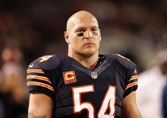 Brian Urlacher suing hair transplant group over blog post