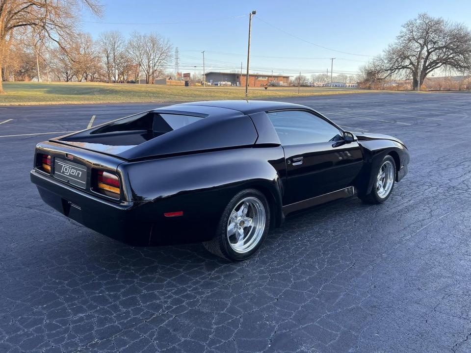 1987 pontiac tojan coupe rear