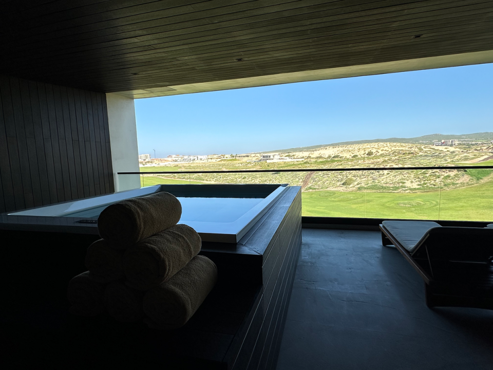 The hot tub on the balcony of the Kogane Penthouse at Nobu Los Cabos (Chelsea Ritschel)