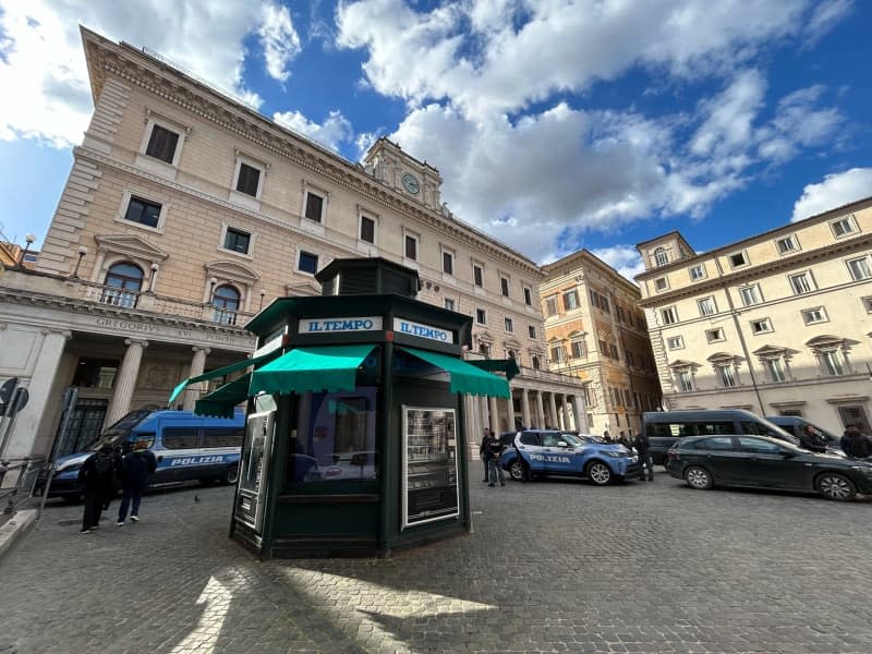 The newspaper kiosk in front of Palazzo Chigi, the official residence of the Italian heads of government, used to be one of the most famous edicole in the country, before it was sold a few months ago. Christoph Sator/dpa