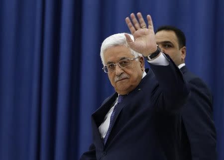 Palestinian President Mahmoud Abbas waves as he arrives to a meeting of the Palestinian leadership in the West Bank city of Ramallah March 31, 2014. REUTERS/Mohamad Torokman