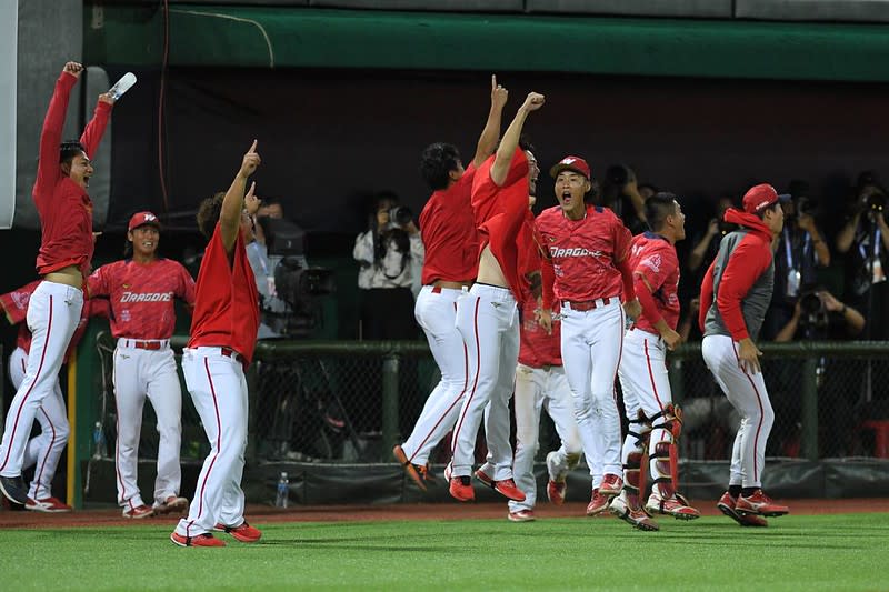 味全龍首戰取勝。（圖／特約記者蔡光逸攝）