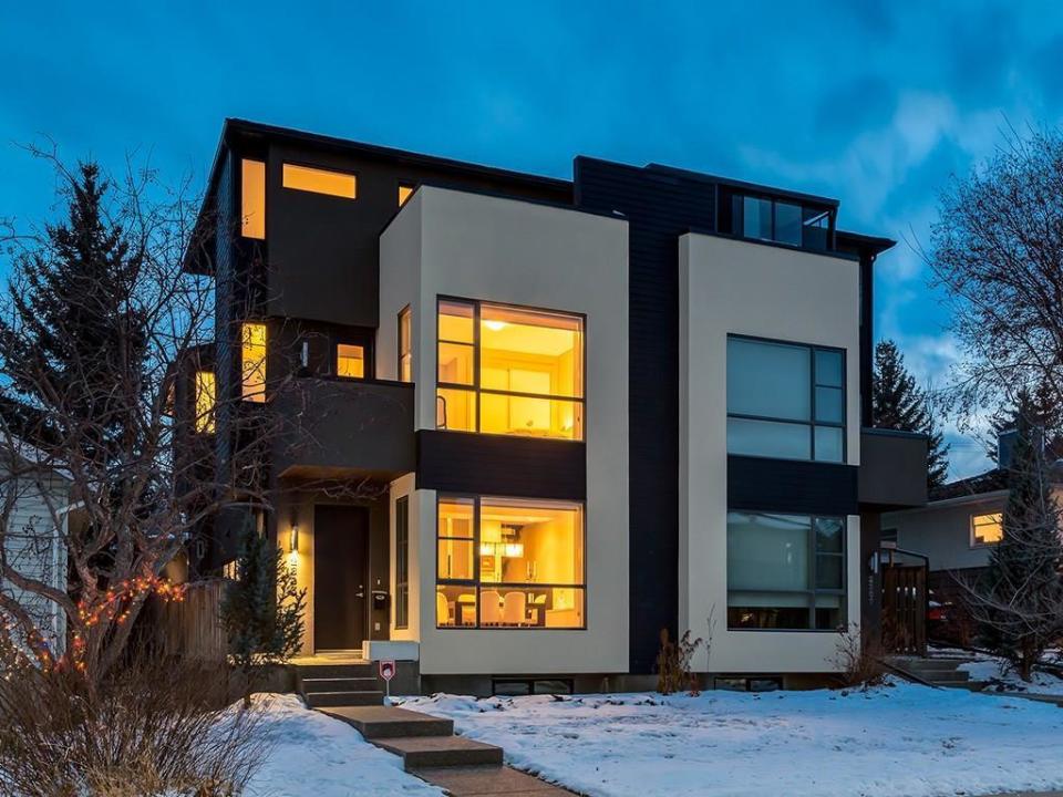 <p><span>2305 3 Avenue NW, Calgary, Alta.</span><br> Location: Calgary, Alberta<br> List Price: $999,000<br> (Photo: Zoocasa) </p>