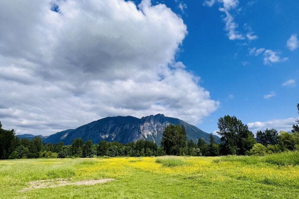 Gorgeous Mount Si views can be seen from various points of the Snoqualmie Valley Trail
