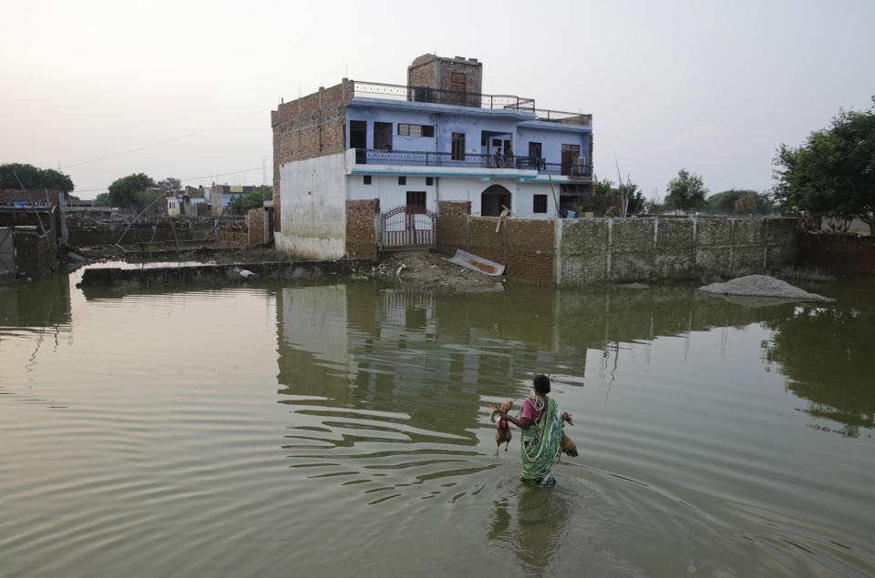 Indian woman returns in Allahabad