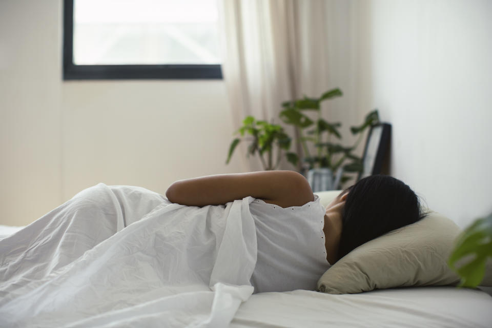 Can taping your mouth at night help you get a better night of sleep? Here&#39;s what experts have to say. (Photo: Getty)