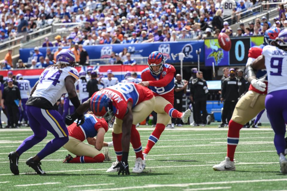 Sep 8, 2024; East Rutherford, New Jersey, USA; New York Giants place kicker Graham Gano (9) kicks a field goal against the Minnesota Vikings during the first half at MetLife Stadium. Mandatory Credit: John Jones-Imagn Images