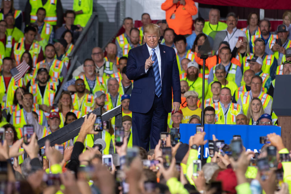 US President Donald Trump speaks to 5000 contractors at the Shell Chemicals Petrochemical Complex on August 13, 2019 in Monaca, Pennsylvania. President Donald Trump delivered a speech on the economy, and focused on manufacturing and energy sector jobs.  (Photo by Jeff Swensen/Getty Images)