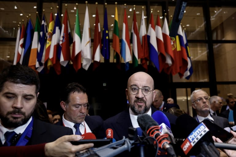 Le président du Conseil européen Charles Michel s'adresse aux journalistes à l'issue d'un sommet des 27 à Bruxelles, le 18 avril 2024 (Kenzo TRIBOUILLARD)