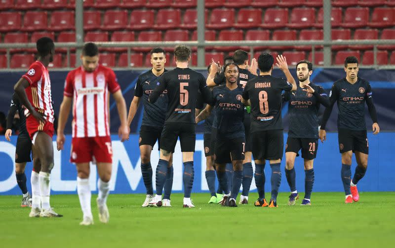 Los jugadores del Manchester City celebran tras el gol anotado por Phil Foden en la victoria sobre Olympiacos del Pireo por el Grupo C de la Liga de Campeones, en el Karaiskakis Stadium, El Pireo, Grecia