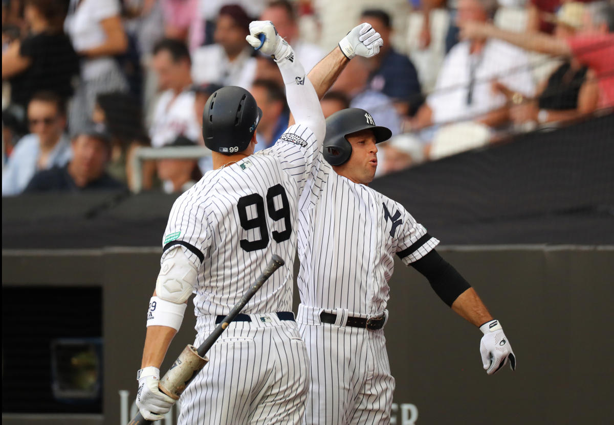 Yanks top Sox 17-13 in MLB Euro debut