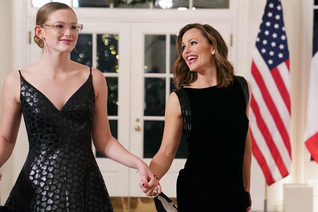 Nathan Howard/Getty Jennifer Garner and daughter Violet at a White House state dinner.