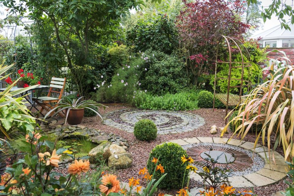 a garden with a chair and plants