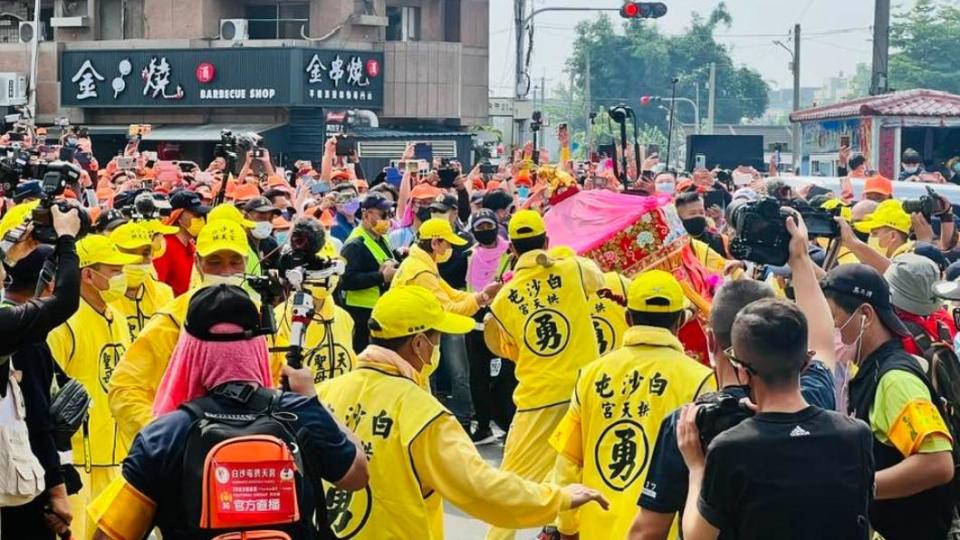 林茂賢去年參加白沙屯媽祖進香時，遇到糧食短缺的問題。（圖／翻攝自林茂賢臉書）