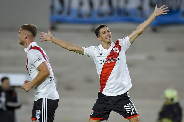 Nacho Fernández es el cerebro del equipo de los volantes; aquí, celebra su gol, el que le dio el triunfo a River ante Unión