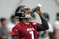 Atlanta Falcons quarterback Marcus Mariota hydrates during NFL football practice Thursday, May 26, 2022, in Flowery Branch, Ga. (AP Photo/John Bazemore)