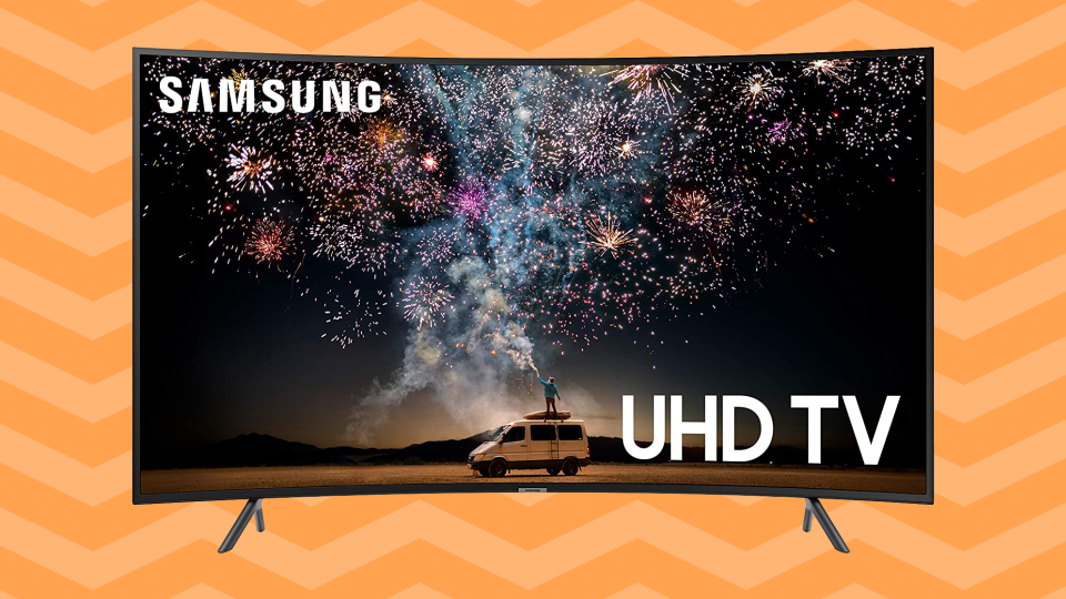 Lose yourself in the Samsung 55-inch Class Curved Smart 4K UHD TV (RU7300). (Photo: Samsung) 