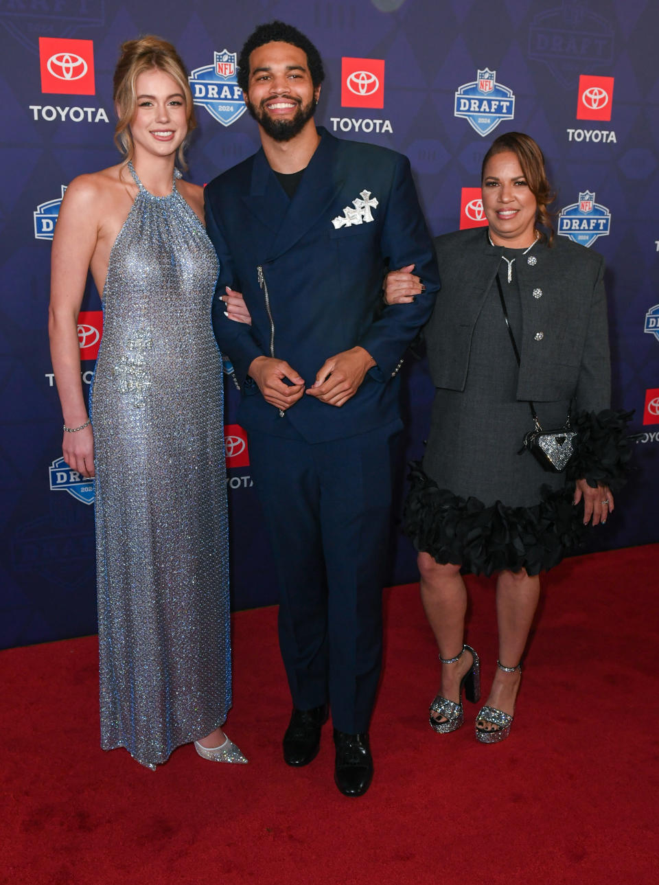 caleb williams outfit, DETROIT, MICHIGAN - APRIL 25: Caleb Williams (C) of the USC Trojans with guests arrive to the 2024 NFL Draft at the Fox Theatre on April 25, 2024 in Detroit, Michigan. (Photo by Aaron J. Thornton/Getty Images)