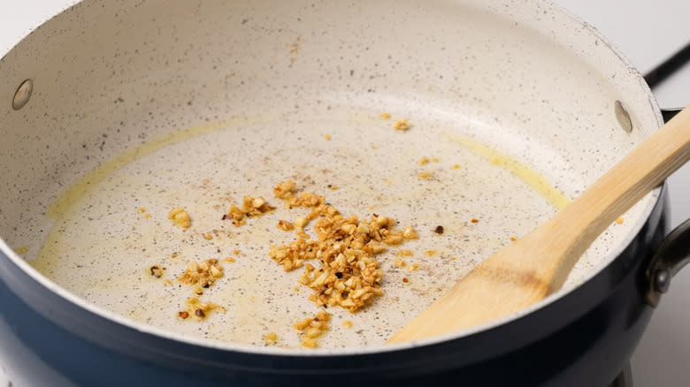 frying garlic and chili flakes