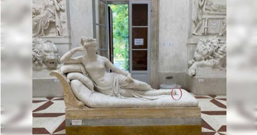 《波莉娜博爾蓋澤夫人像》雕像，紅色圓圈即破損部分。（圖／ANSA通訊資料圖片）