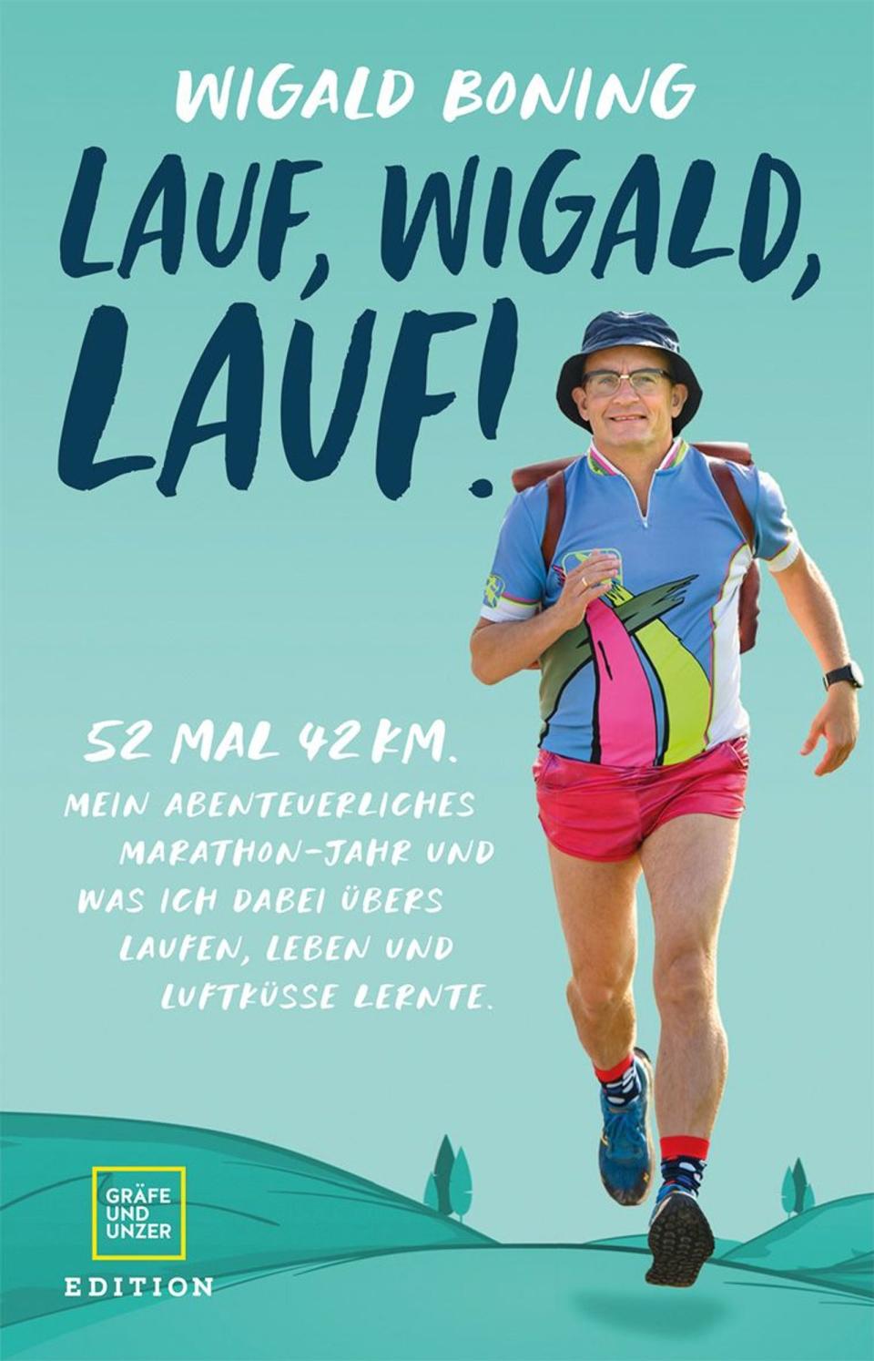 "Ständig tat mir etwas anderes weh. Aber diese ganzen Zipperlein muss man genießen!" - Wigald Bonings Buch "Lauf, Wigald, Lauf!" ist fraglos auch eine Geschichte der Scherzen und des Leids. 52- mal 42 Kilometer sind kein Klacks, sondern ein gigantisches Martyrium auf Raten. (Bild: Joerg Koch / GRAEFE UND UNZER VERLAG GmbH)