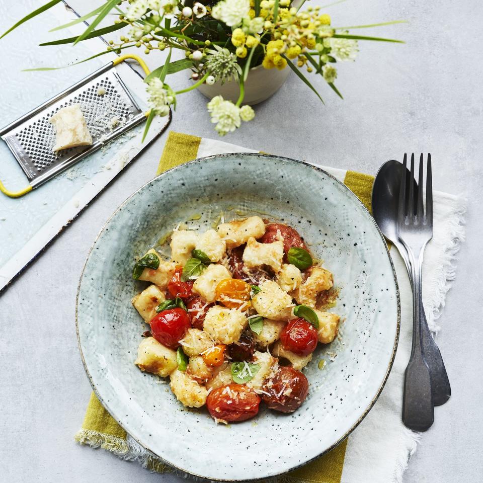 4) Gnocchi with tomato sauce