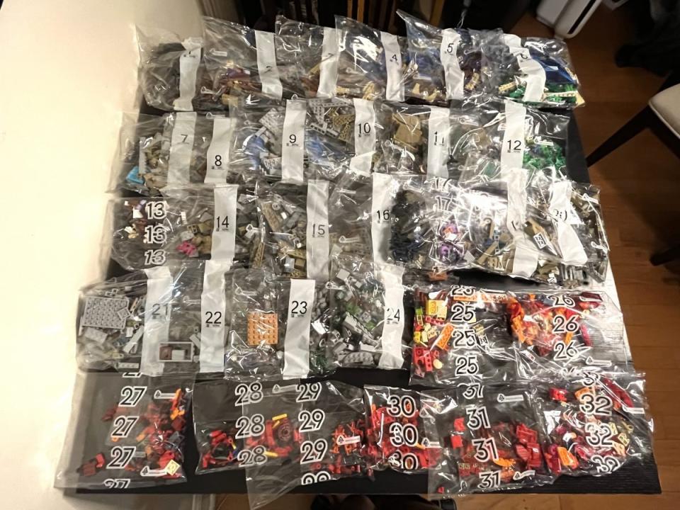 Dungeons and Dragons LEGO set bags